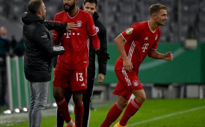 Muss sich vorerst weiter bei der U23 der Bayern beweisen: Jann Fiete Arp (r). Foto: Peter Kneffel/dpa