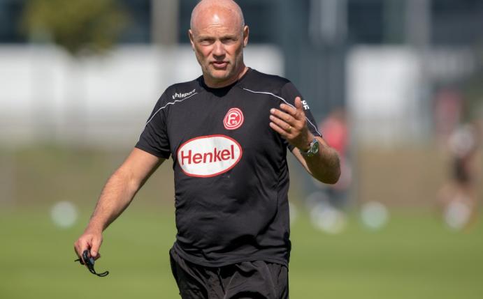 Mit Trainer Uwe Rösler soll der Wiederaufstieg gelingen