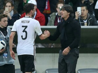 Hector (l.) beendete seine Nationalmannschaftskarriere Hector (l.) beendete seine Nationalmannschaftskarriere