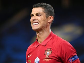 Cristiano Ronaldo infizierte sich mit dem Coronavirus Cristiano Ronaldo infizierte sich mit dem Coronavirus