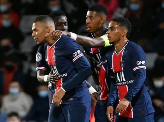 Kylian Mbappe (l.) traf doppelt gegen Nimes Kylian Mbappe (l.) traf doppelt gegen Nimes