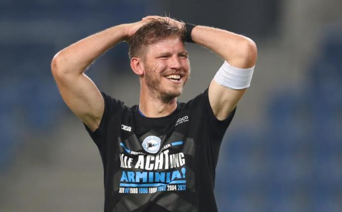 Am Samstag gegen den FC Bayern wäre für Fabian Klos ein guter Moment, alle Zweifler mit einem Bundesliga-Tor für Bielefeld zu überzeugen. Foto: Friso Gentsch/dpa