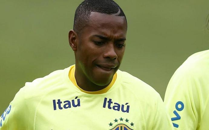Der FC Santos und Robinho setzen den Vertrag wegen Vorwurfs der Gruppenvergewaltigung aus. Foto: Marcelo Sayao/EFE/dpa