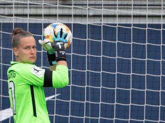 Wurde für das Länderspiel gegen England nachnominiert: Wolfsburg-Keeperin Friederike Abt. Foto: Swen Pförtner/dpa Wurde für das Länderspiel gegen England nachnominiert: Wolfsburg-Keeperin Friederike Abt. Foto: Swen Pförtner/dpa