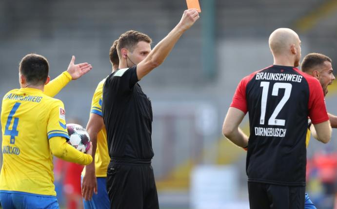 Dornebusch sah in der 59. Minute die Rote Karte
