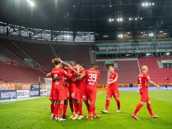 RB Leipzig nahm im Spitzenspiel drei Punkte aus Augsburg mit nach Hause. Foto: Matthias Balk/dpa RB Leipzig nahm im Spitzenspiel drei Punkte aus Augsburg mit nach Hause. Foto: Matthias Balk/dpa