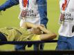 Leverkusens Kolumbianer Santiago Arias hatte sich gegen Venezuela schwer verletzt. Foto: Mauricio Dueñas/Pool EFE/AP/dpa