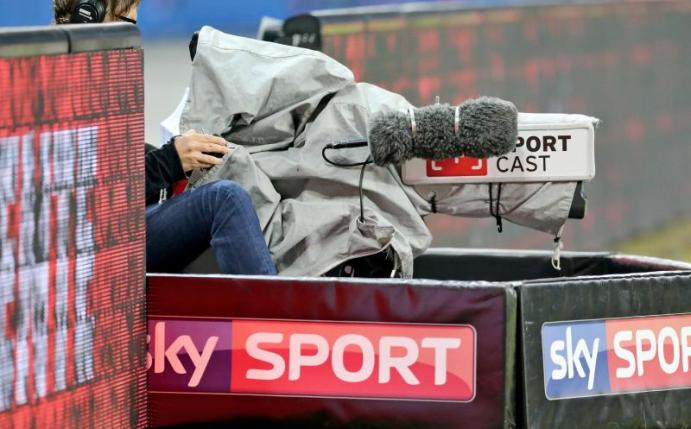 Ein Club-Quartett wirbt für eine Umverteilung der TV-Gelder im deutschen Profifußball. Foto: Jan Woitas/zb/dpa