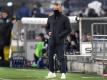 War bei Bayern-Sieg in Bielefeld wohl etwas zu warm angezogen: Trainer Hansi Flick. Foto: Martin Meissner/AP-Pool/dpa
