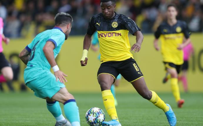 Drei Tore und Derbysieg für Youssoufa Moukoko