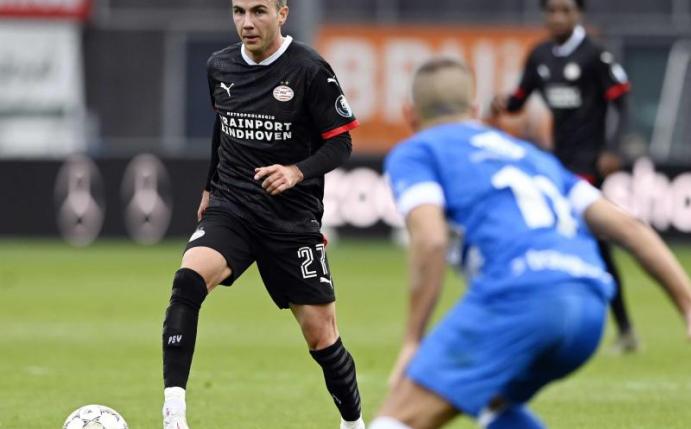 Mario Götze traf in seinem ersten Spiel für PSV Eindhoven bereits nach neun Minuten zur Führung. Foto: Olaf Kraak/ANP/dpa
