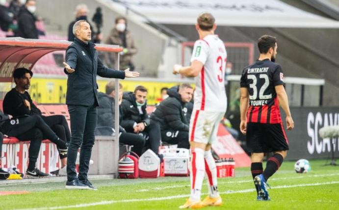 Der Neu-Frankfurter Amin Younes (r) kam bei seinem Bundesliga-Comeback für 20 Minuten zum Einsatz. Foto: Marcel Kusch/dpa