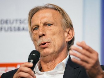 Christoph Daum sieht seine Karriere im Fußball noch nicht als beendet an. Foto: Oliver Killig/dpa-Zentralbild/dpa Christoph Daum sieht seine Karriere im Fußball noch nicht als beendet an. Foto: Oliver Killig/dpa-Zentralbild/dpa