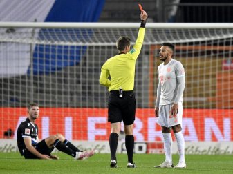 Holte sich beim Bayern-Sieg in Bielefeld die Rote Karte ab: Corentin Tolisso. Foto: Martin Meissner/AP-Pool/dpa Holte sich beim Bayern-Sieg in Bielefeld die Rote Karte ab: Corentin Tolisso. Foto: Martin Meissner/AP-Pool/dpa