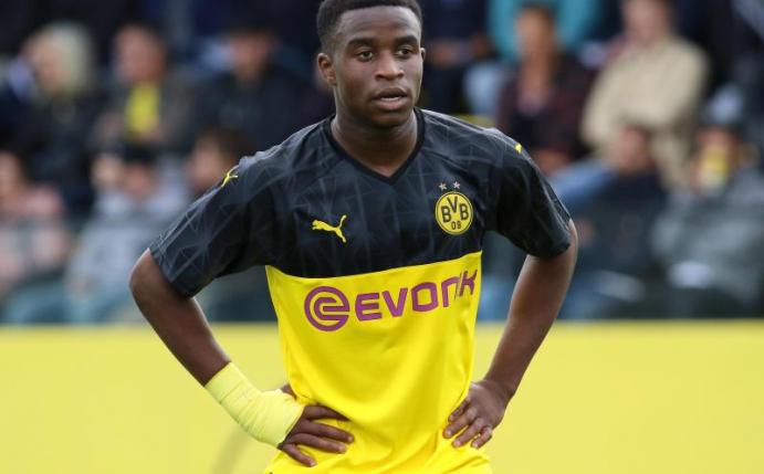 Dortmunds Youssoufa Moukoko war während eines Junioren-Spiels beim FC Schalke 04 von Fans beleidigt worden. Foto: Revierfoto/dpa