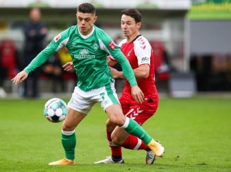 Bremens Milot Rashica (l) im Spiel gegen den SC Freiburg. Foto: Tom Weller/dpa Bremens Milot Rashica (l) im Spiel gegen den SC Freiburg. Foto: Tom Weller/dpa