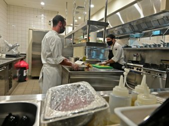 Mannheim stellt das vorbereitete Catering zur Verfügung Mannheim stellt das vorbereitete Catering zur Verfügung