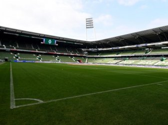 Die Tribünen im Bremer Weserstadion bleiben auch im Heimspiel gegen Hoffenheim leer. Foto: Carmen Jaspersen/dpa Die Tribünen im Bremer Weserstadion bleiben auch im Heimspiel gegen Hoffenheim leer. Foto: Carmen Jaspersen/dpa