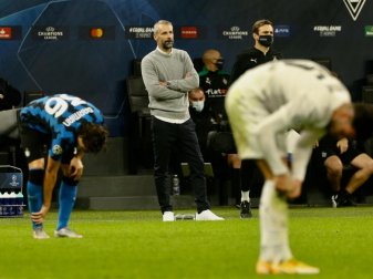 Ein Punkt im Stadion Giuseppe Meazza: Mönchengladbachs Trainer Marco Rose (2.v.r) ist zufrieden. Foto: Cezaro de Luca/dpa Ein Punkt im Stadion Giuseppe Meazza: Mönchengladbachs Trainer Marco Rose (2.v.r) ist zufrieden. Foto: Cezaro de Luca/dpa