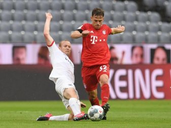 Frankfurts Sebastian Rode (l) hatte von 2014 bis 2016 für den FC Bayern gespielt. Foto: Andreas Gebert/Reuters-Pool/dpa Frankfurts Sebastian Rode (l) hatte von 2014 bis 2016 für den FC Bayern gespielt. Foto: Andreas Gebert/Reuters-Pool/dpa