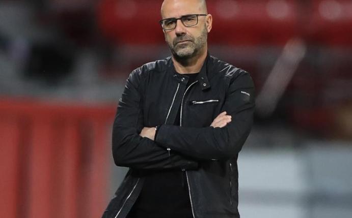 Hatte allen Grund zur Freude, reagierte aber auf eine Frage gereizt: Leverkusen-Trainer Peter Bosz. Foto: Wolfgang Rattay/Reuters-Pool/dpa