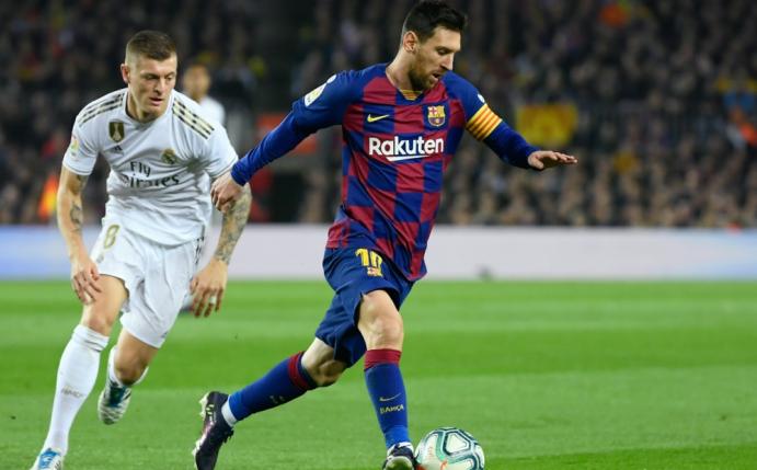 Kroos (l.) trifft mit Real am Samstag auf Messis Barca