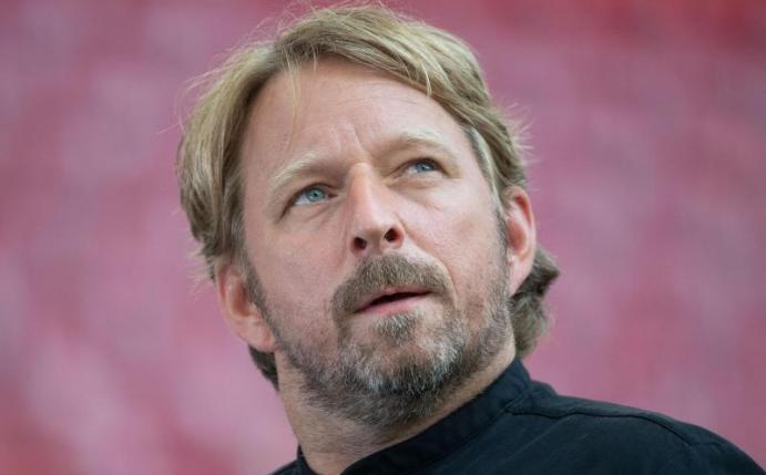 Stuttgarts Sportdirektor Sven Mislintat rechnet mit einem großen finanziellen Verlust durch die Corona-Krise. Foto: Marijan Murat/dpa/Archivbild