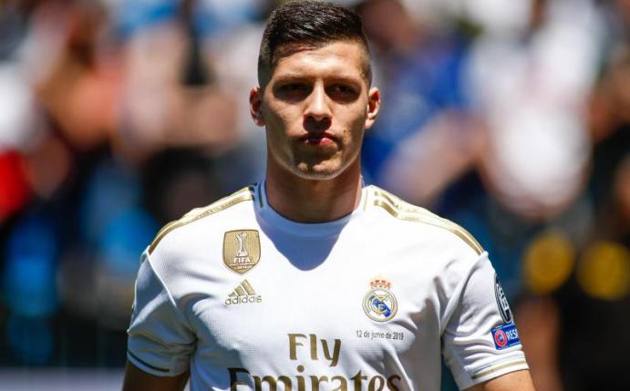 Hat gegen Corona-Regeln verstoßen: Real-Stürmer Luka Jovic. Foto: Óscar J.Barroso/Europa Press/dpa