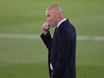 Zinedine Zidane, Trainer von Real Madrid, während eines Spiels. Foto: Manu Fernandez/AP/dpa Zinedine Zidane, Trainer von Real Madrid, während eines Spiels. Foto: Manu Fernandez/AP/dpa