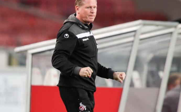 Strahlt trotz der aktuellen schwarzen Sieglos-Serie Optimismus aus: Kölns Trainer Markus Gisdol. Foto: Tom Weller/dpa