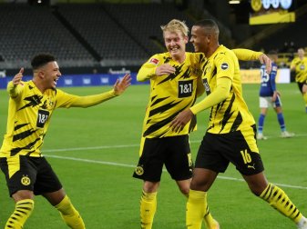 Borussia Dortmund schlägt Schalke im Revierderby Borussia Dortmund schlägt Schalke im Revierderby
