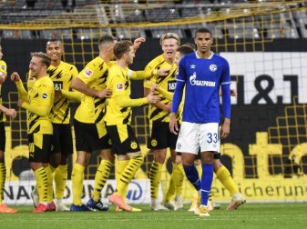 Jubel beim BVB, Frust bei Schalke nach dem Revierderby in Dortmund. Foto: Martin Meissner/AP-Pool/dpa Jubel beim BVB, Frust bei Schalke nach dem Revierderby in Dortmund. Foto: Martin Meissner/AP-Pool/dpa