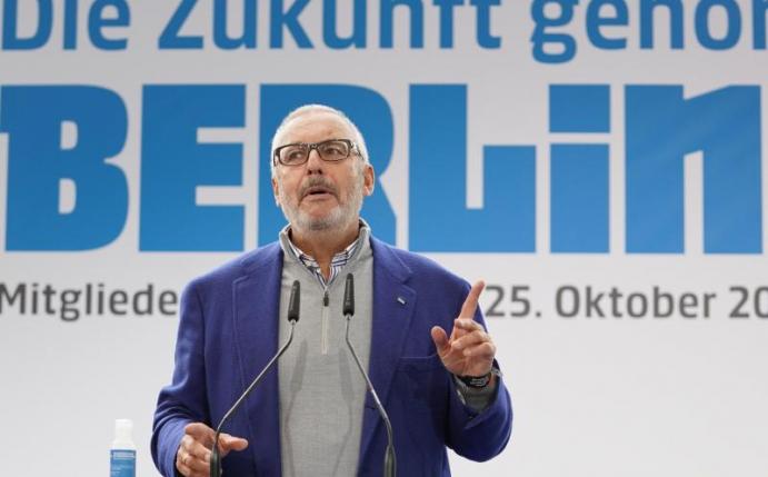 Wurde als Hertha-Präsident wiedergewählt: Werner Gegenbauer. Foto: Jörg Carstensen/dpa
