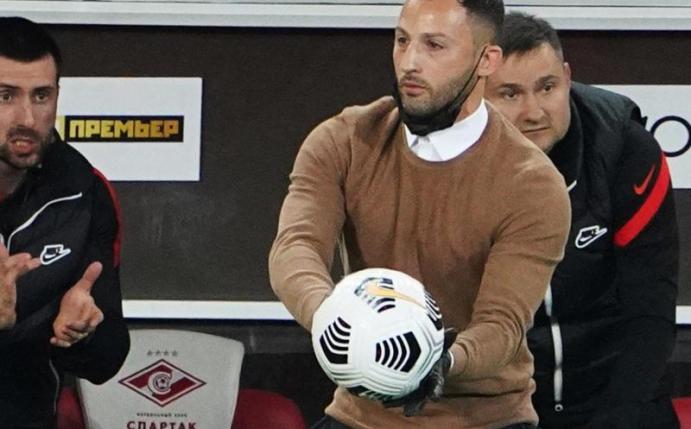 Ist mit seinem Team Tabellenführer in Russland: Spartak-Coach Domenico Tedesco. Foto: Alexander Vilf/Sputnik/dpa