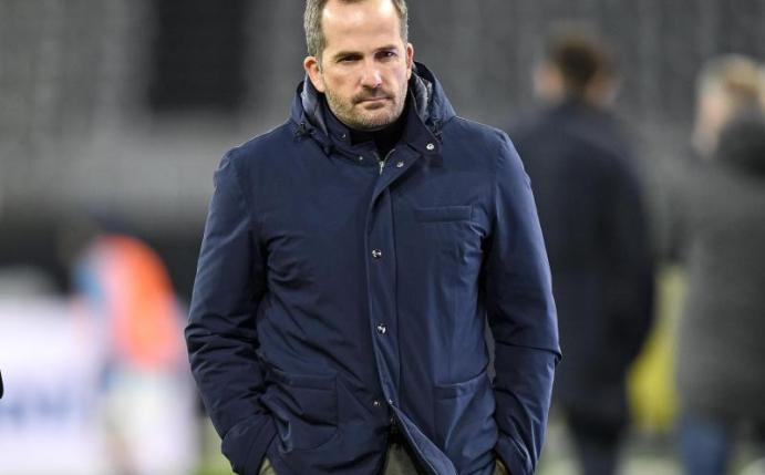 Hat bei seinen Spielern ein Kopfproblem ausgemacht: Schalke-Coach Manuel Baum. Foto: Martin Meissner/AP-Pool/dpa