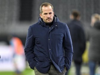 Hat bei seinen Spielern ein Kopfproblem ausgemacht: Schalke-Coach Manuel Baum. Foto: Martin Meissner/AP-Pool/dpa Hat bei seinen Spielern ein Kopfproblem ausgemacht: Schalke-Coach Manuel Baum. Foto: Martin Meissner/AP-Pool/dpa