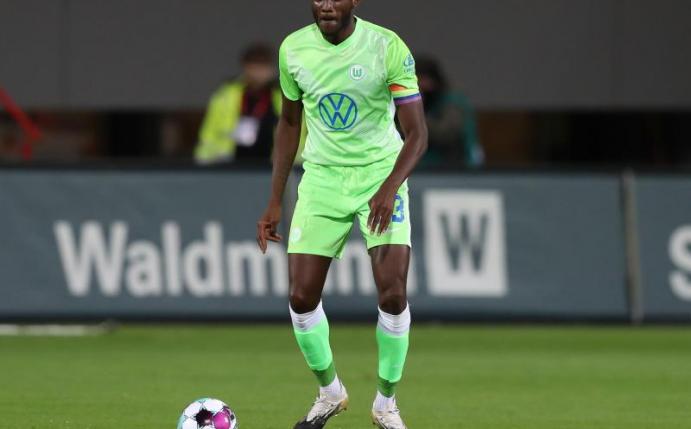 Dem Wolfsburger Kapitän Josuha Guilavogui droht eine Pause. Foto: Tom Weller/dpa