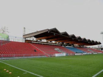 Bei Unterhaching gegen 1860 bleibt das Stadion leer Bei Unterhaching gegen 1860 bleibt das Stadion leer