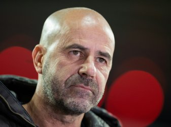 Fair Play bei Augsburg-Partie: Leverkusen-Coach Bosz Fair Play bei Augsburg-Partie: Leverkusen-Coach Bosz