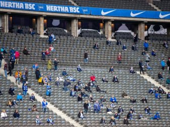 Hertha BSC wird möglicherweise mit weniger Zuschauern planen müssen. Foto: Andreas Gora/dpa Hertha BSC wird möglicherweise mit weniger Zuschauern planen müssen. Foto: Andreas Gora/dpa