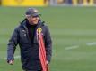 Ist mit Borussia Dortmund gegen Zenit St. Petersburg schon früh unter Zugzwang: BVB-Coach Lucien Favre. Foto: Bernd Thissen/dpa