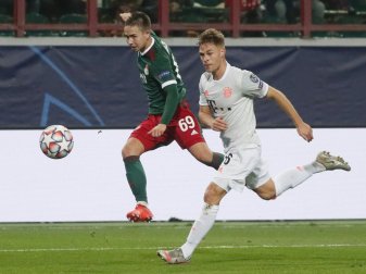 Zur Pause wechselte Kimmich in das richtige Trikot Zur Pause wechselte Kimmich in das richtige Trikot