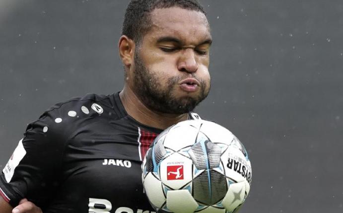 In dieser Saison bei Bayer bisher nur Teilzeitkraft: Nationalspieler Jonathan Tah. Foto: Michael Sohn/AP/POOL/dpa
