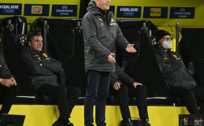 Favre litt während des Spiels von außen mit
