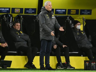 Favre litt während des Spiels von außen mit Favre litt während des Spiels von außen mit