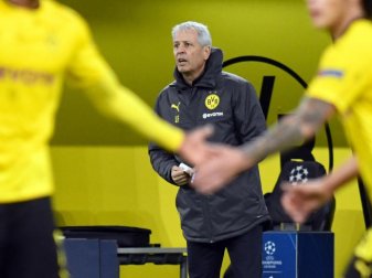 War trotz des glanzlosen Sieges sehr zufrieden: Dortmunds Trainer Lucien Favre. Foto: Bernd Thissen/dpa War trotz des glanzlosen Sieges sehr zufrieden: Dortmunds Trainer Lucien Favre. Foto: Bernd Thissen/dpa