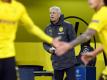 War trotz des glanzlosen Sieges sehr zufrieden: Dortmunds Trainer Lucien Favre. Foto: Bernd Thissen/dpa