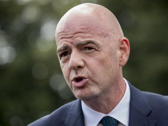 Gianni Infantino hatte bereits im September gesagt, dass es unwahrscheinlich sei, dass die Club-WM im Dezember stattfinden könne. Foto: Andrew Harnik/AP/dpa