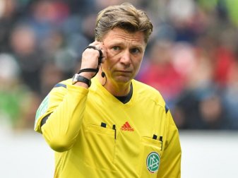 Ist genervt vom ständigen Reklamieren der Fußball-Profi: Ex-Referee Thorsten Kinhöfer. Foto: Uwe Anspach/dpa Ist genervt vom ständigen Reklamieren der Fußball-Profi: Ex-Referee Thorsten Kinhöfer. Foto: Uwe Anspach/dpa