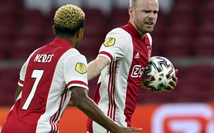 Davy Klaassen (r.) trifft gegen Fortuna Sittard doppelt